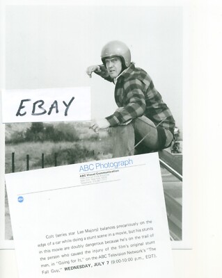 THE FALL GUY  -  7X9 ORIGINAL PUBLICITY PHOTO & PROMO CARD  -  LEE MAJORS