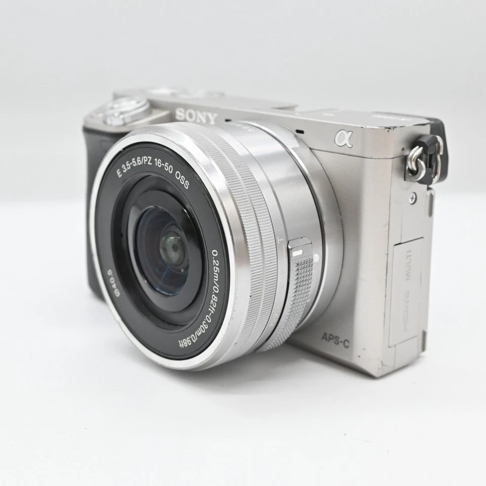 Sony Alpha A6000 (kit con zoom 16-50 mm) argento [35 lingua / Exc + 5] - Immagine 2 di 4