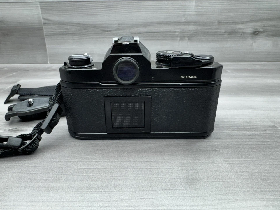 NIKON FM SILVER 35mm SLR FILM CAMERA BODY ONLY - Image 3 of 4