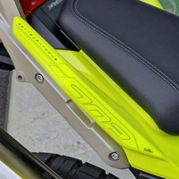 Aufkleber 3D Motorrad Kompatibel Benelli TRK 702X 2023-2026 Beifahrergriffe Gelb