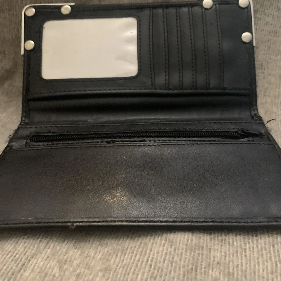 "Cartera clutch Brighton negra y plateada 4x7"" cuero cocodrilo" Foto 3 de 4