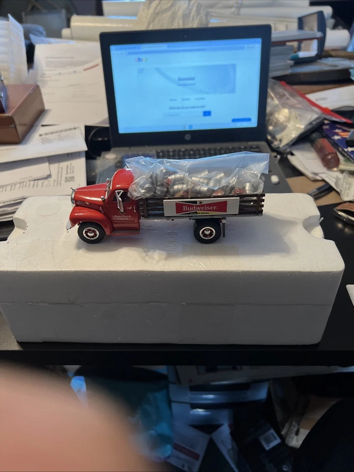 Camión de reparto Matchbox Collectibles Budweiser 1956 Mack B en caja y completo Foto 2 de 4