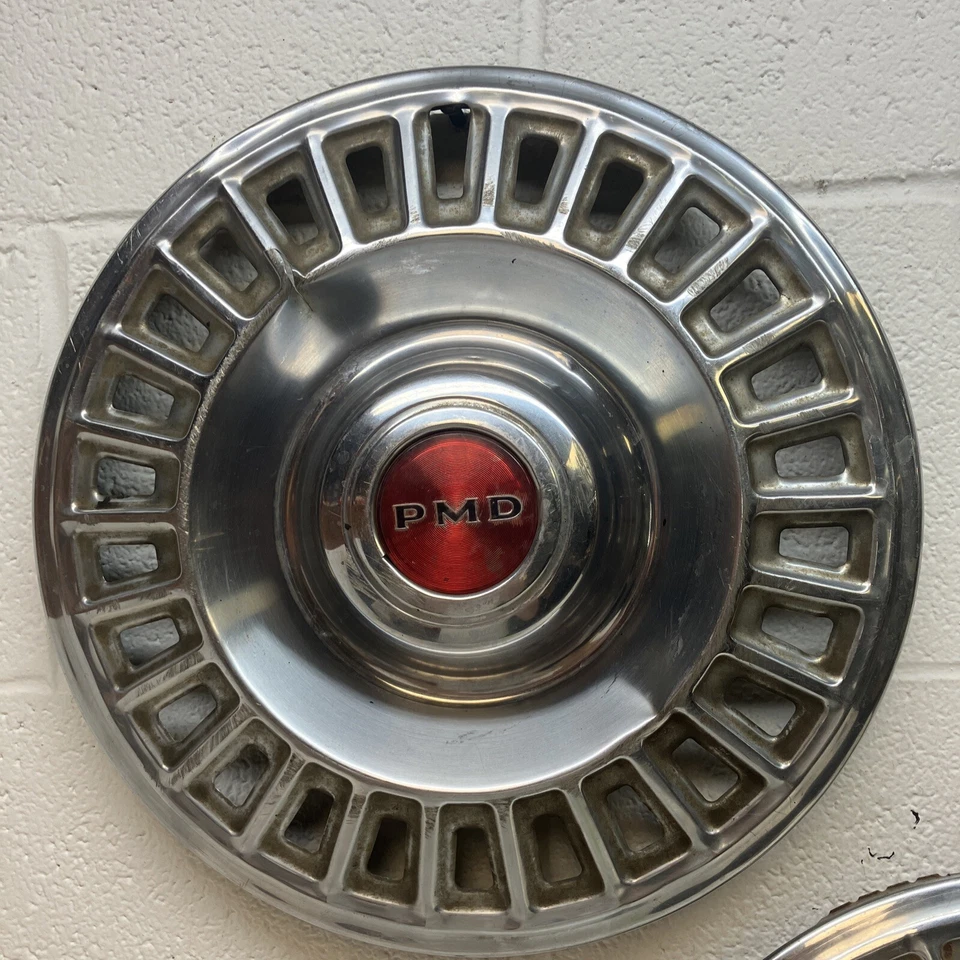 Juego de 3 tapacubos rojos Pontiac Tempest/Firebird 1967-1968 GM (5377) usados OEM GM Foto 4 de 4