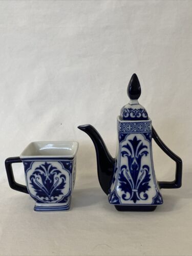 Bombay Co. BLUE & WHITE CHINOISERIE TEAPOT FOR ONE & CUP VGC - Picture 1 of 10