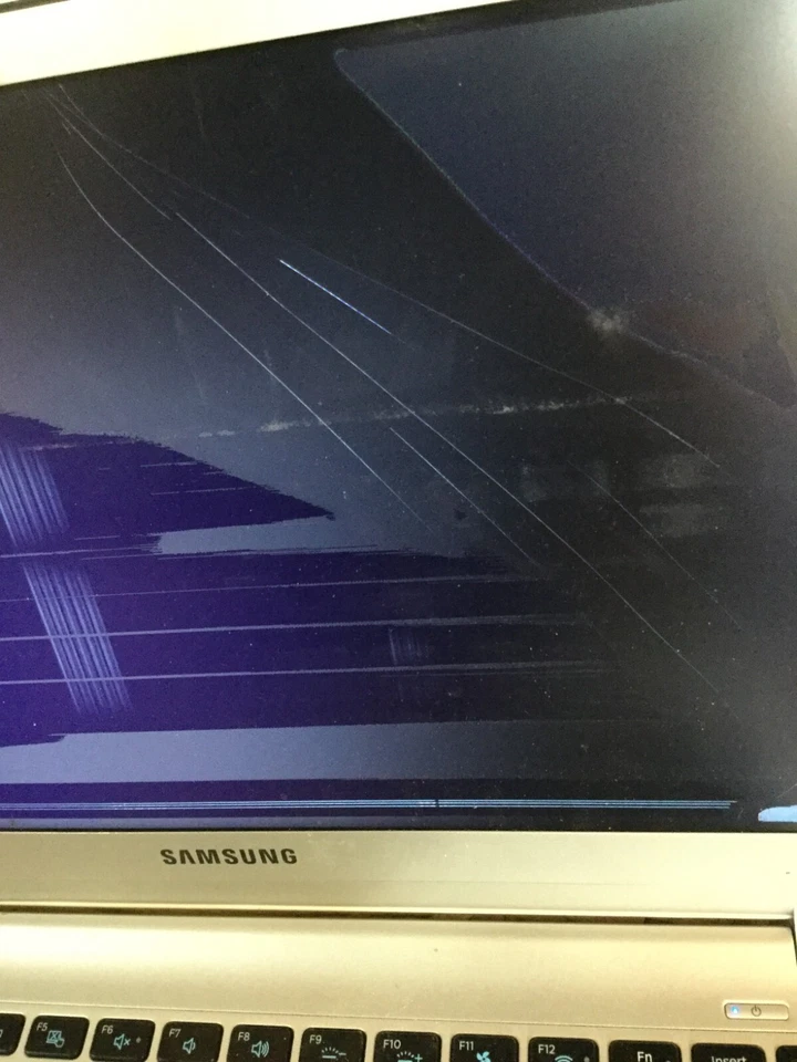 Samsung Series 9 Ultrabook 13" Laptop Intel Core i5 3rd Gen-BROKEN DISPLAY -MZ - Image 3 of 4