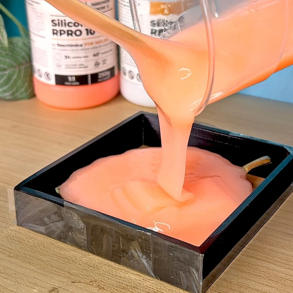 Gomma siliconica morbida 1:1 R PRO 10, ideale per stampi fai da te, atossica - Immagine 4 di 4