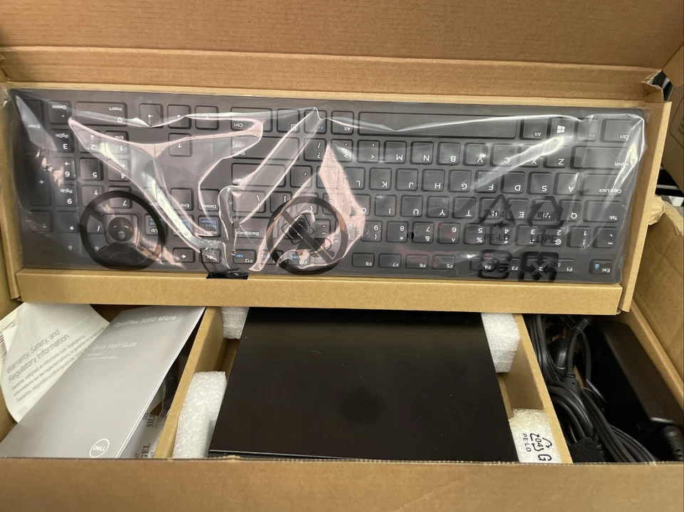 Dell Optiplex 3040 , Windows Pro, 8GB, Intel Core i5 with adapter and Keyboard - Image 3 of 4