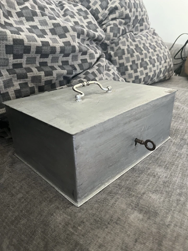 Ancien Coffre À Clé En Métal 2,650 Kg - Photo 4/4