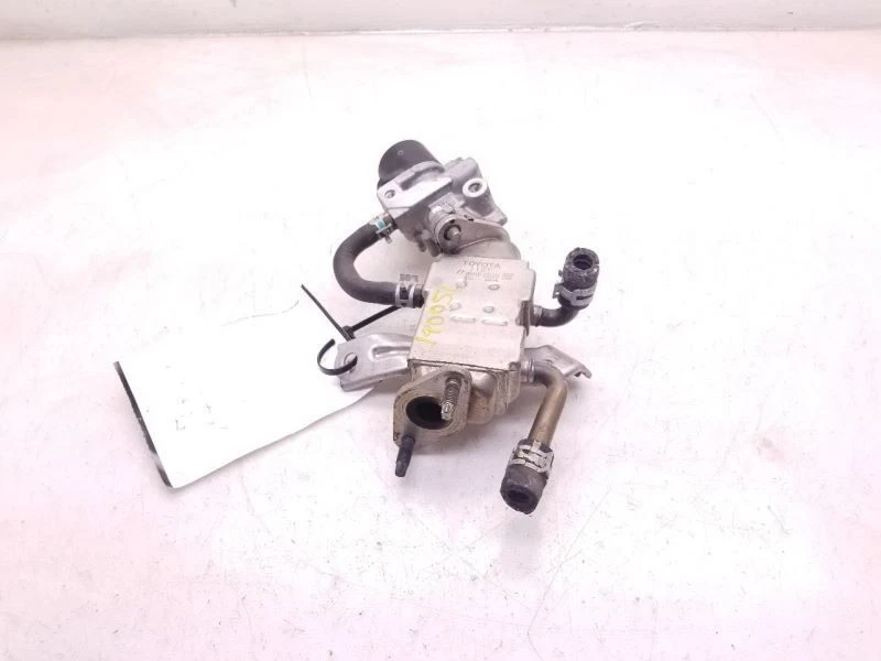 Toyota Prius C 2013 dos 1,5 L tracción delantera con válvula EGR  Foto 2 de 4