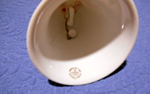 Avon Collectible Bell 1995 with Wreath on Top Red Ribbon and Santa Reading List - Picture 8 of 8