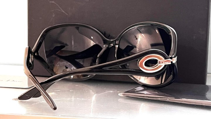 Christian Dior DIORVOLUTE D28JJ Oval Black Frame Sunglasses $925
