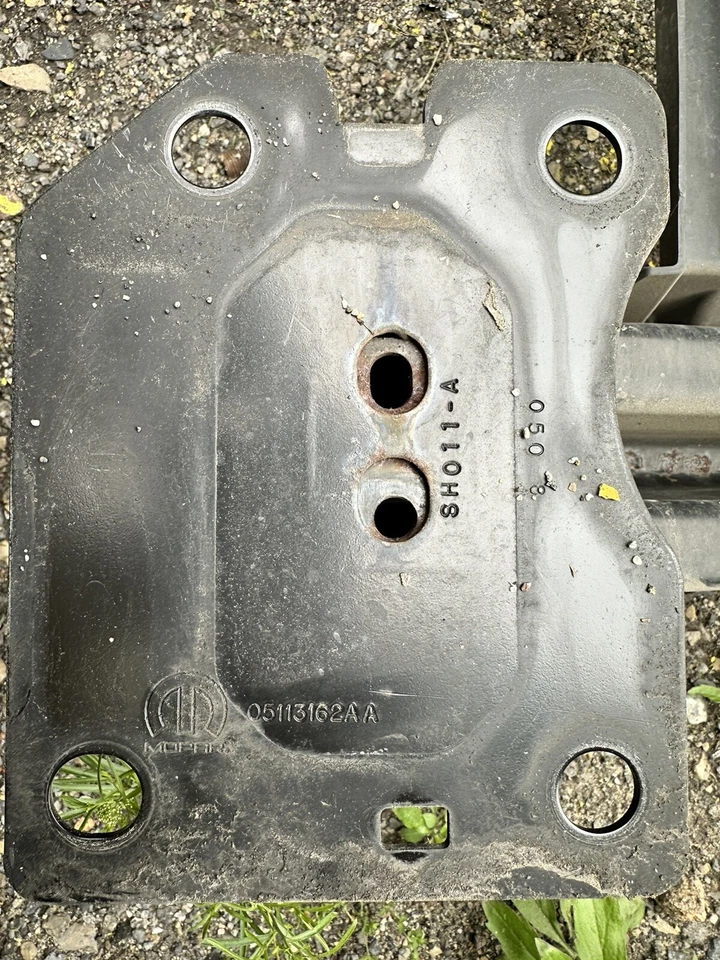 Refuerzo del parachoques delantero Chrysler Town & Country 2008-2020 05113162aa Foto 4 de 4