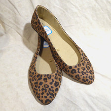    Time and Tru Pointy Toe Ballet Flats 9 W Brown  Black Leopard Print Fabric