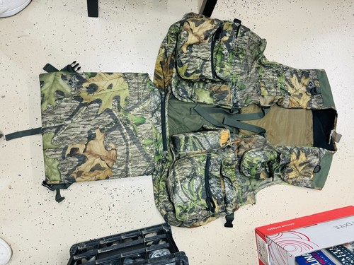 Fieldline Mossy Oak Turkey Vest w/ detachable seat (L/XL)
