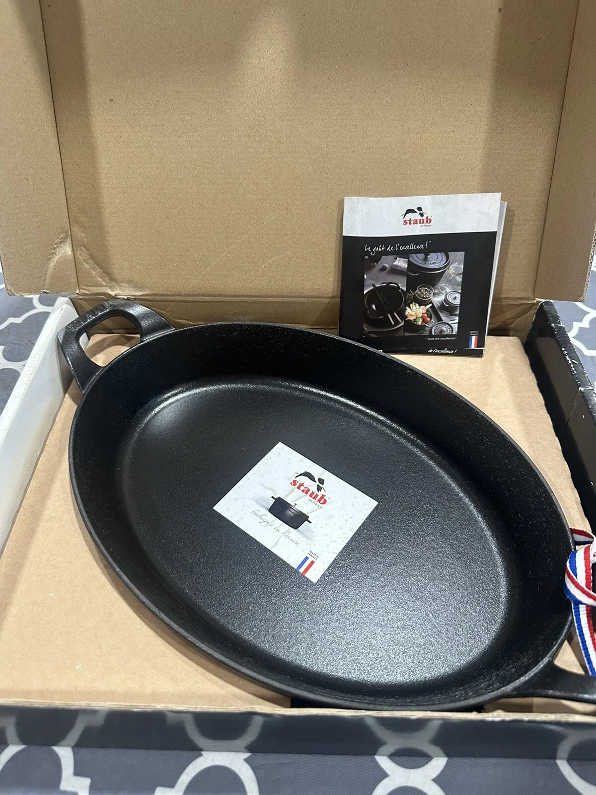 STAUB Cast Iron Oval Baker Roasting Pan 32 CM 2 1/4 QT Stackable Black/Teal NEW
Opens in a new windo