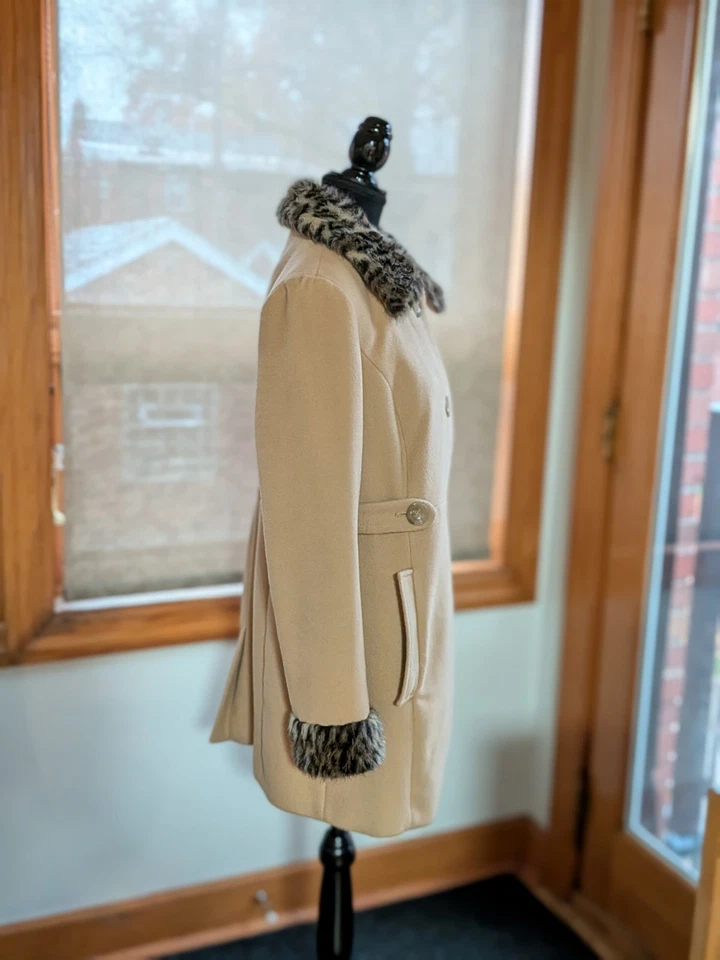 Abrigo de vestir para mujer Style & Co beige camel piel sintética leopardo talla pequeña Foto 2 de 4
