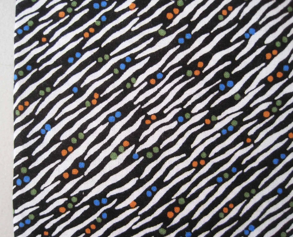 Tela de algodón acolchada excéntrica de 1 yarda de Fabri-Quilt negro blanco 119 Foto 2 de 4