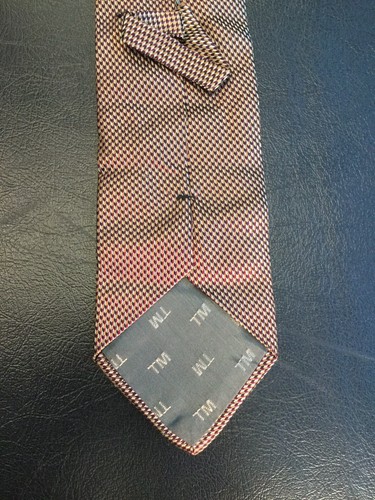 Vintage TM Necktie Tie Tan Red Black White Chevron Pattern Silk Italy - Picture 5 of 7