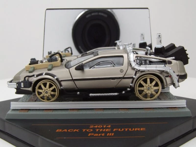 DeLorean Ritorno Al Futuro Parte 3 Binario Modello 1:43 - Immagine 3 di 4