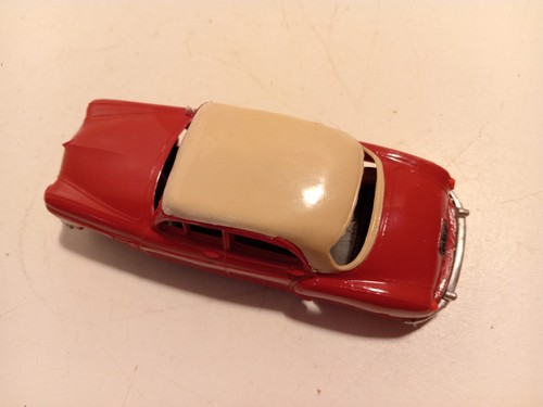 Norev F Renault Fregate Grand Pavois rouge et beige chassis tole 1/43 - Photo 5/6