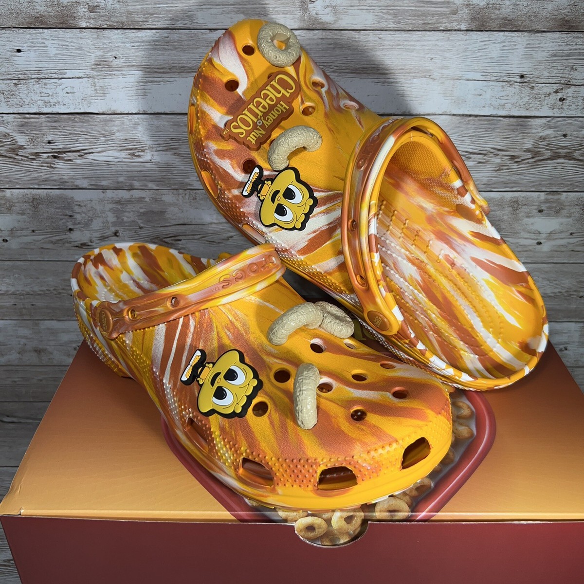 チロ New Crocs x Cereal Honey Nut Cheerios Classic Clog Gold/Brown