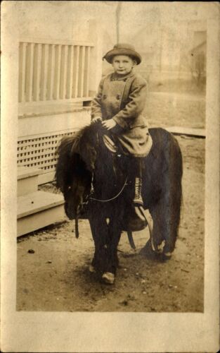 RPPC boy nice clothes hat boots or spats ~ miniature pony horse ~1904-1918 photo - Afbeelding 1 van 2