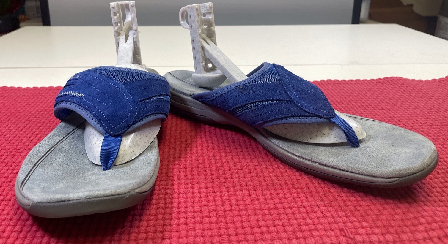 Explore 24 Easy Spirit Flip Flop Sandals Womens Size 12 Blue/Gray Leather Comfrt