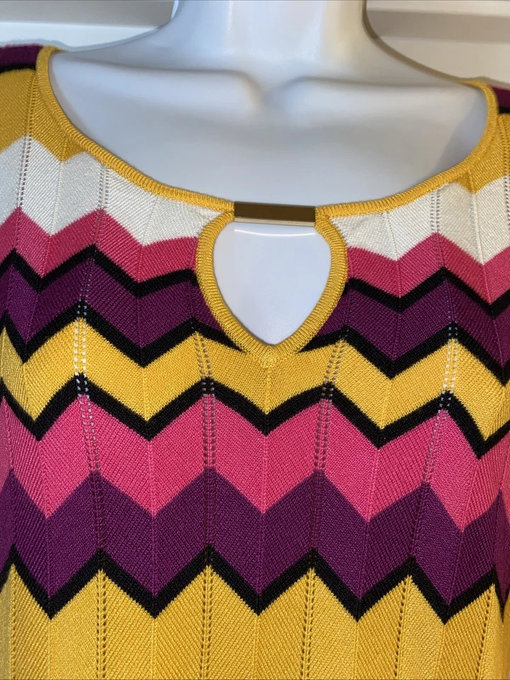 Nuevo con etiquetas Suéter Túnica Thalia Sodi Chevron Multi Rayas Para Mujer Hombro Frío Talla Pequeña Foto 4 de 4