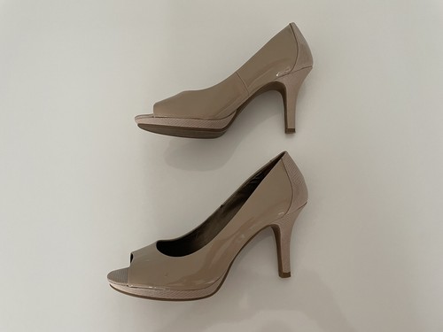 Zapatos de tacón alto nuevos T. 38 Bandolino beige arena caqui tacón brillantes - Imagen 10 de 14