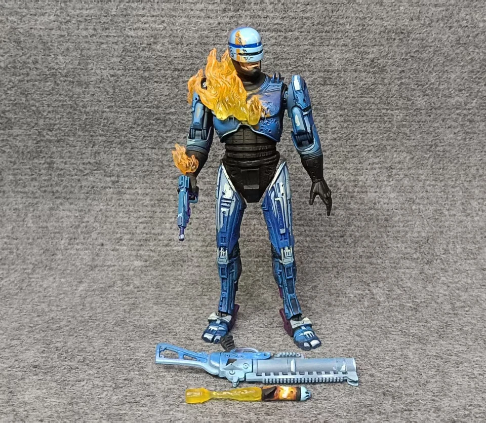 Robocop Vs The Terminator Robocop Flamethrower action Figure 6" loose - Image 3 of 4