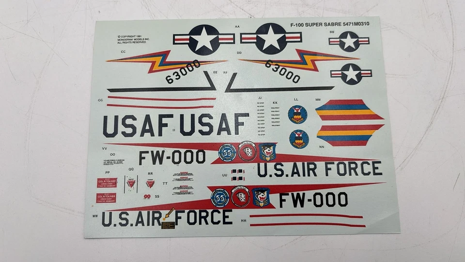 MNG5471 Monogram F-100D Super Sabre 1/48 kit di montaggio aereo militare - Immagine 2 di 4