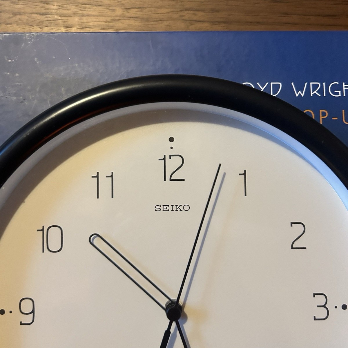 Vintage 90s SEIKOSHA Seiko Japan Quartz QXA095 Minimalist Ticking