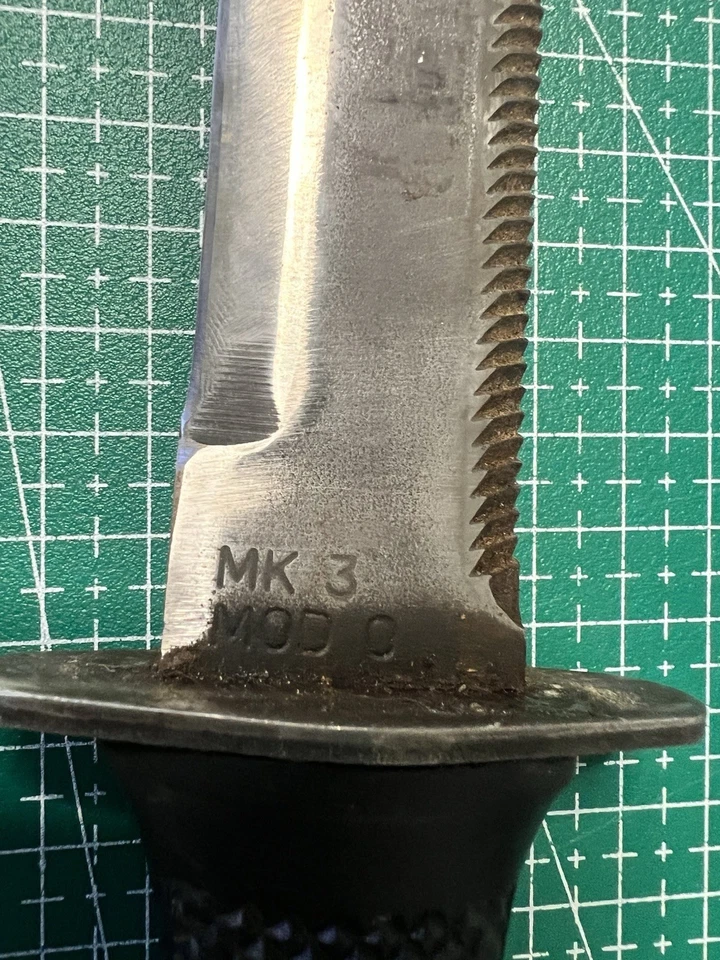 US Navy MK3 MOD 0 2V376 Knife & Scabbard Used Condition. Needs TLC - Image 4 of 4