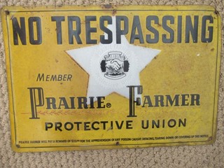 Insegna Vintage No Trespass Membro Prairie Farmer Unione Protettiva Metallo 8x12