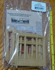 DPM Design Preservation Models HO #30142 Street Level Victorian Windows (4pcs.)