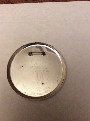 Vintage 1970’s Notre Dame Fighting Irish Pinback Button - Picture 2 of 2