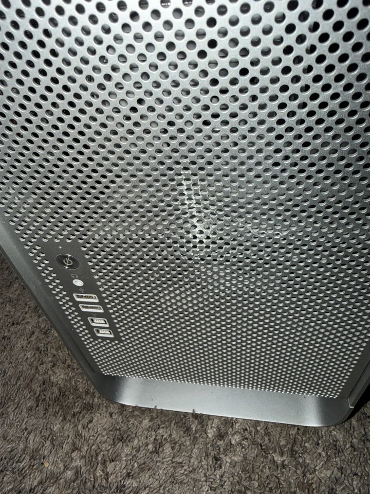 Apple Mac Pro 2012 2,4 GHz 6 núcleos Xeon 12 GB RAM 5 TB almacenamiento ATI Radeon HD 5770 Foto 4 de 4