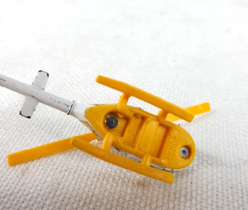 Helicóptero Corgi Drax Airlines 007 Moon Raker Hecho en Inglaterra No. 74 escala 1:64 Foto 3 de 4