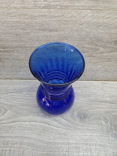 Vtg Indiana Glass Cobalt Blue Vase 6 1/2" Tall - Picture 2 of 5