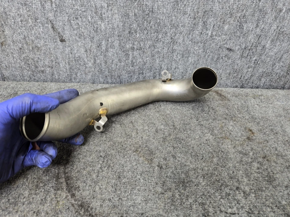 Трубка левого воздухозаборника турбокомпрессора для Mercedes W218 W212 E63 Cls63 Cls550 от оригинального производителя - Изображение 3 из 4