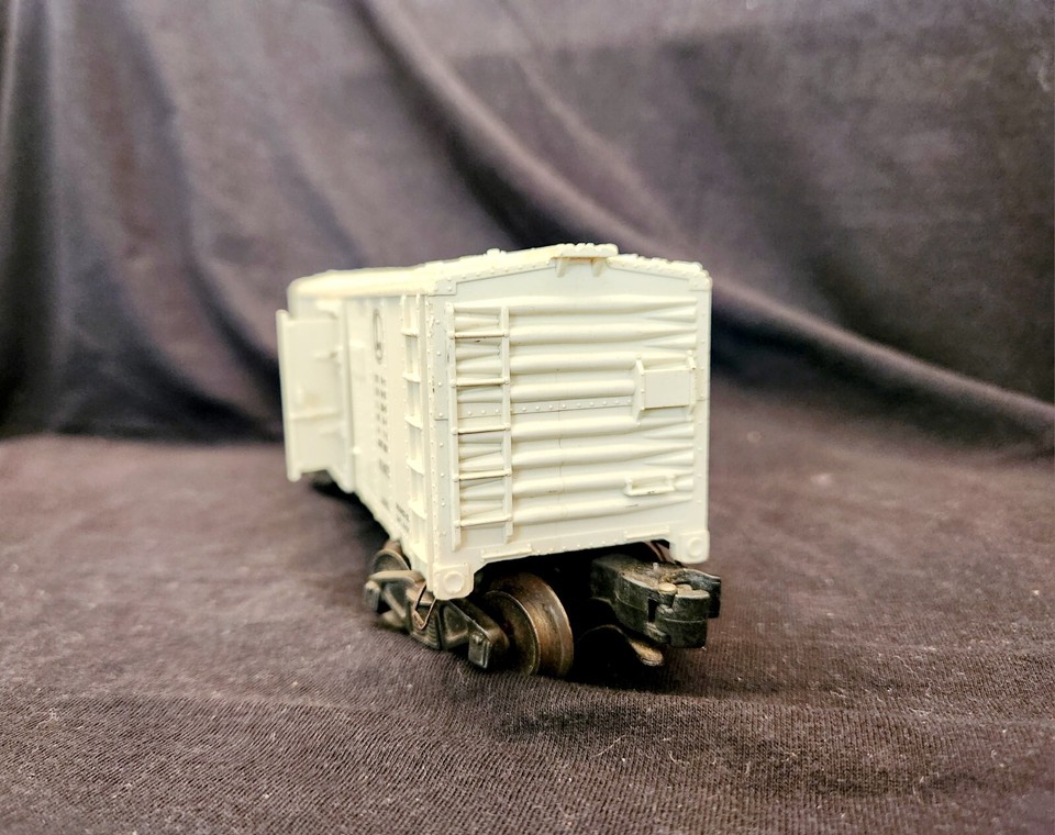 Lionel 6472 Refrigeration Car, White, Postwar, O Gauge, Working Doors