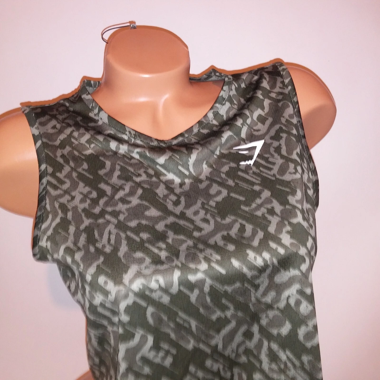 gymshark crop top sleeveless camo crew neck muscle tank-top
