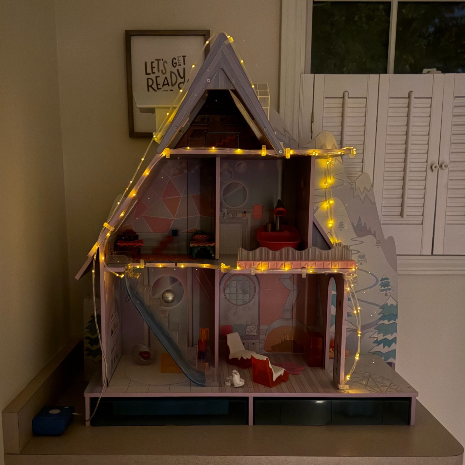 LOL Surprise Winter Disco Chalet Wooden Doll House With Furniture / Accessories