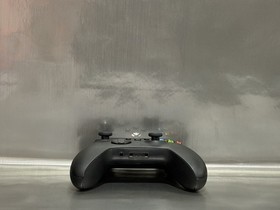 Xbox Series X 1TB Bundle 2 Controllers GTA V Razer Box