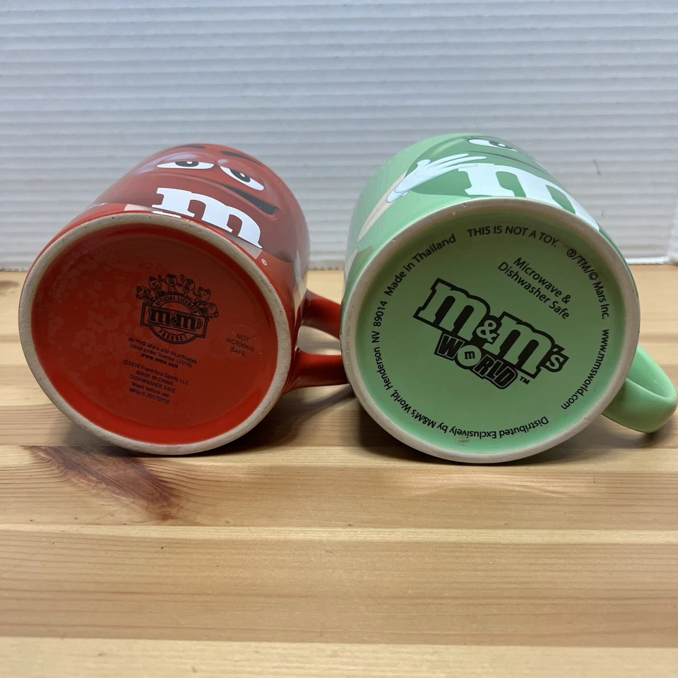 M&M Candy Coffee Mugs Green Red Set of 2 Vintage M&M World Tea Collectible - Image 4 of 4