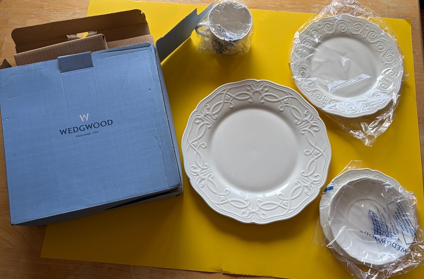 Wedgwood Bone China 5pc Set Traditions New In Box Made In UK