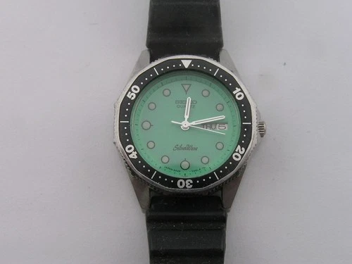 Vintage 1980's Seiko 2A23-012B Ladies Diver Watch Green Dial w/ Band Working
