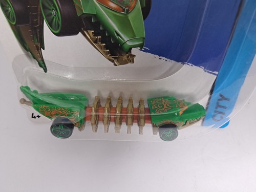 2013 Hot Wheels City Mutant Machines Commander Croc HW CITY orange/green/gold - Picture 4 of 15