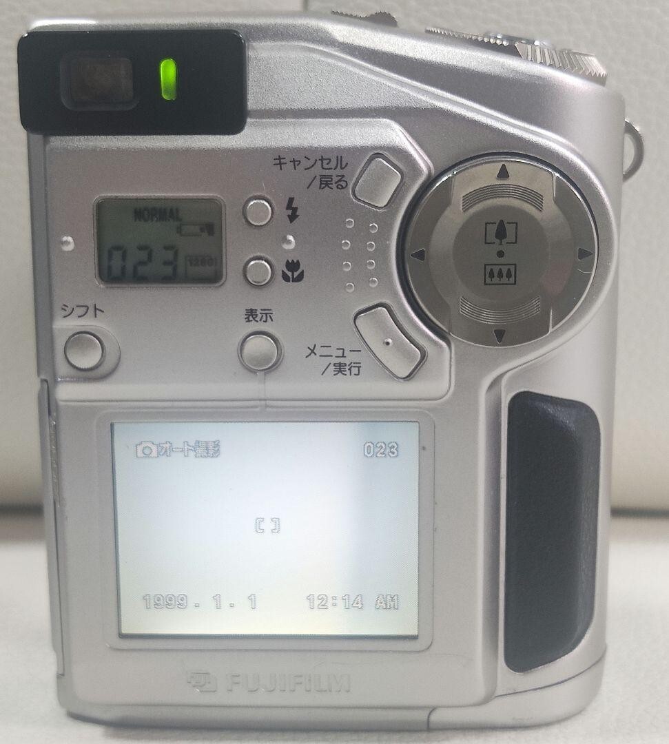 MINT]FUJIFILM FinePix 1700Z Silver Digital Camera 1.5MP 3x