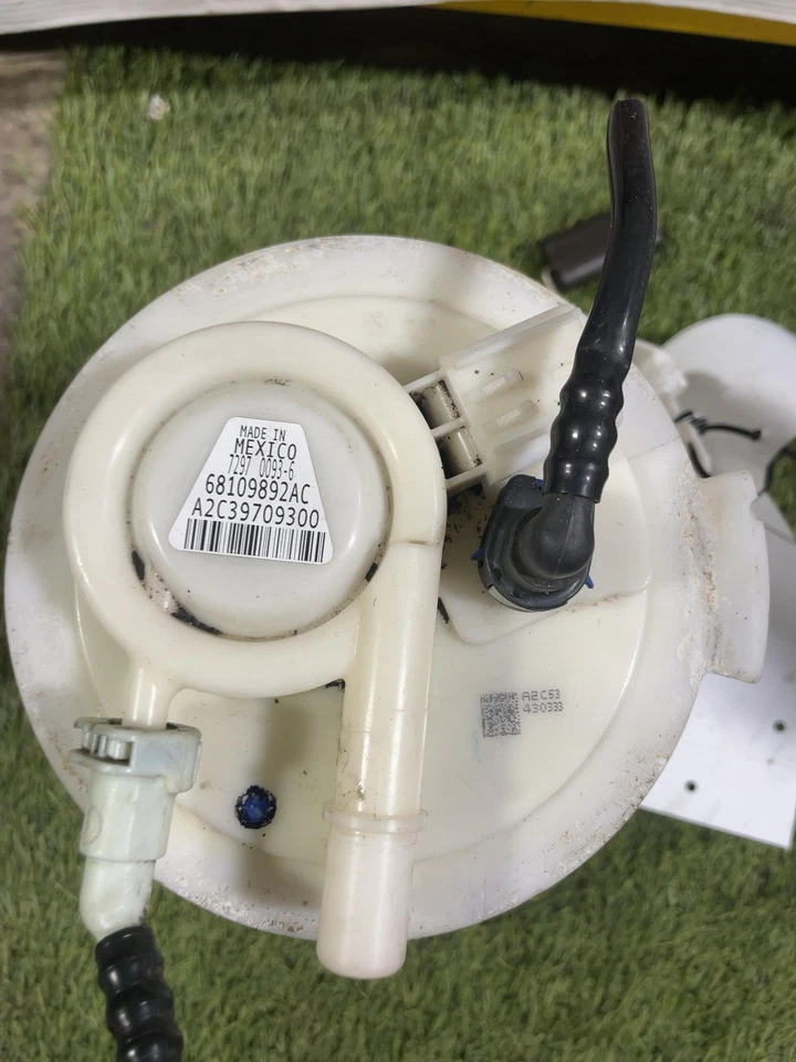 ✅ Bomba de tanque de combustible Chrysler 200 2017 n.º: 68109892AC Foto 2 de 4